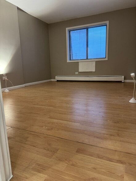 Building Photo - 252 Shorewood Dr