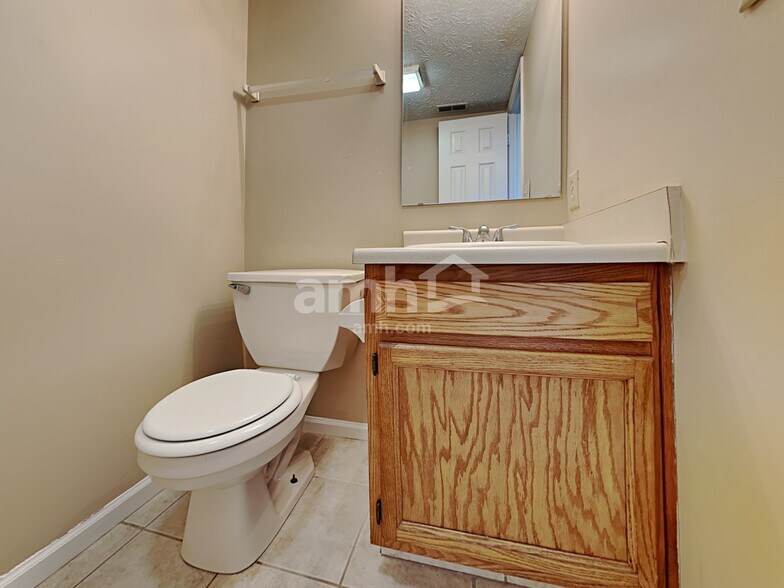 Building Photo - 8039 Southern Springs Blvd