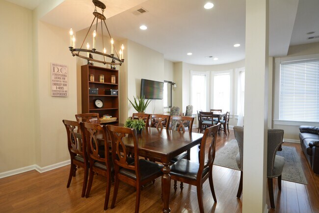 Building Photo - 118 3rd St SE