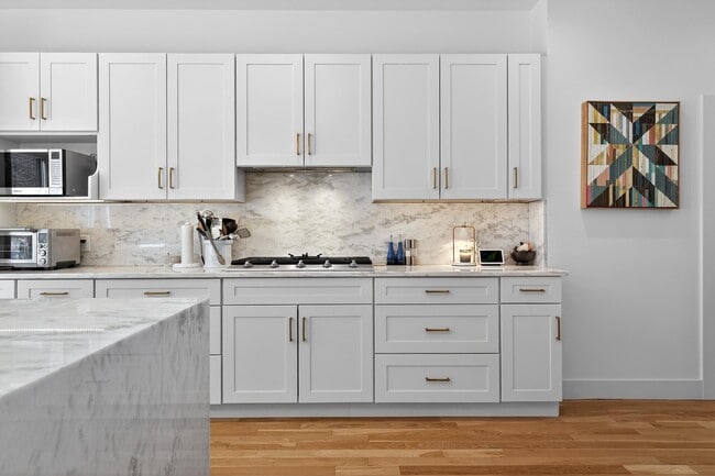 Building Photo - 303 4th St