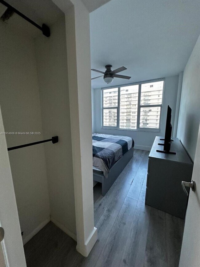 Building Photo - 5600 Collins Ave