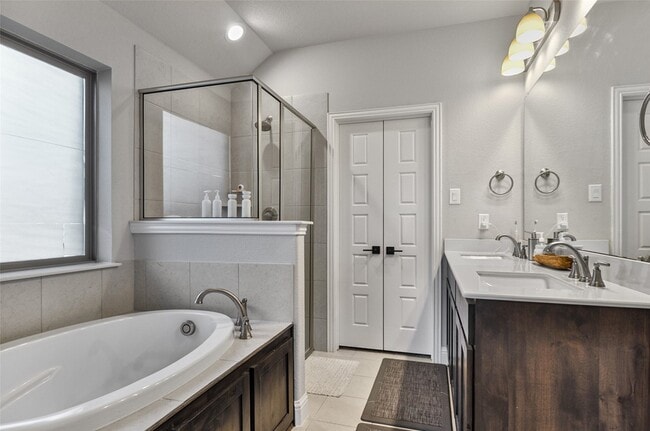 Building Photo - 424 Molly Ln