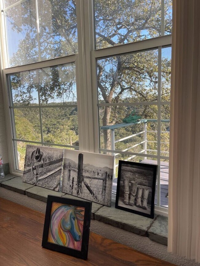 Building Photo - NEW ON MARKET // ALL BILLS PAID !