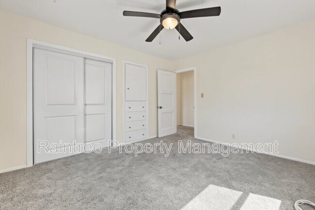 Building Photo - 146 N Cedros Ave