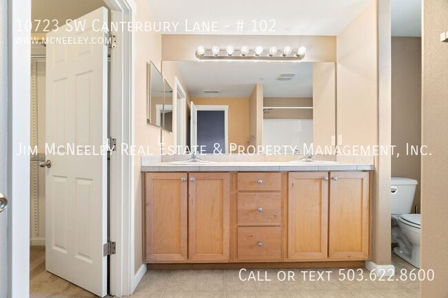 Building Photo - Beautiful 3BR Townhome in Tigard – Private...