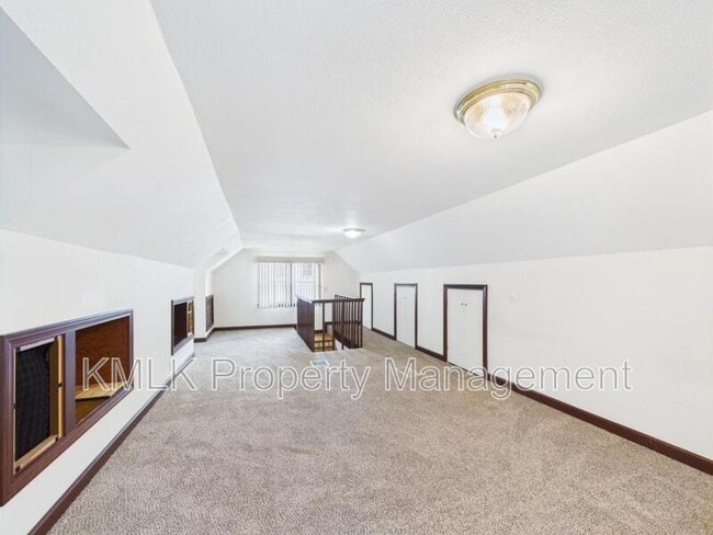 Building Photo - 975 Glenwood St NE