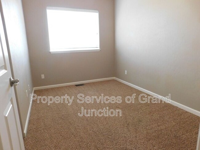 Building Photo - 1546 Poplar Dr