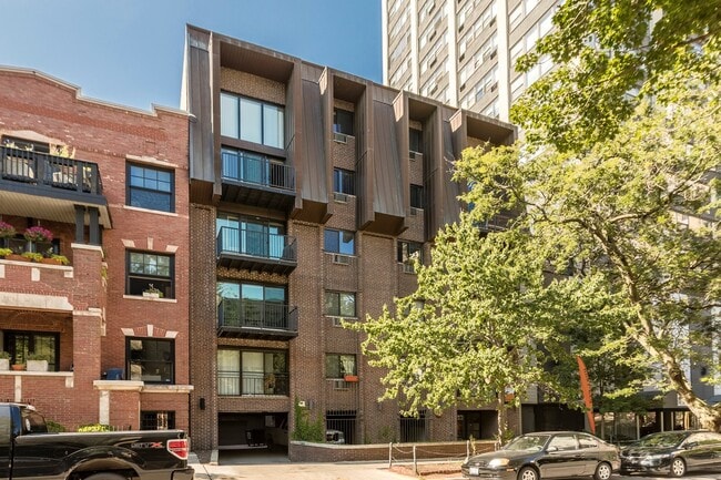 Building Photo - 522 W Wrightwood Ave