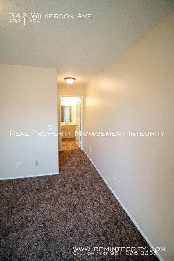 Building Photo - 2 bedroom 2 bath apartment in Perris