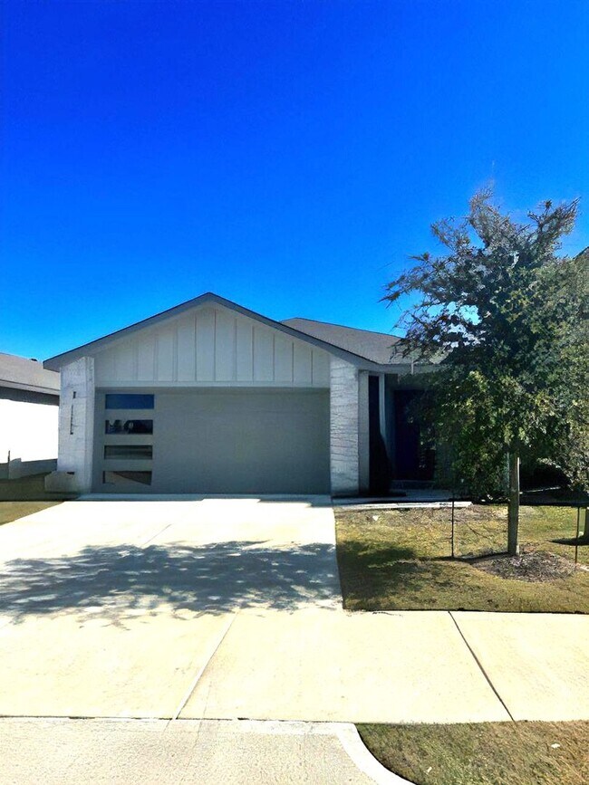 Primary Photo - 3 Bedroom, 2 Bath in Midtown Subdivision C...