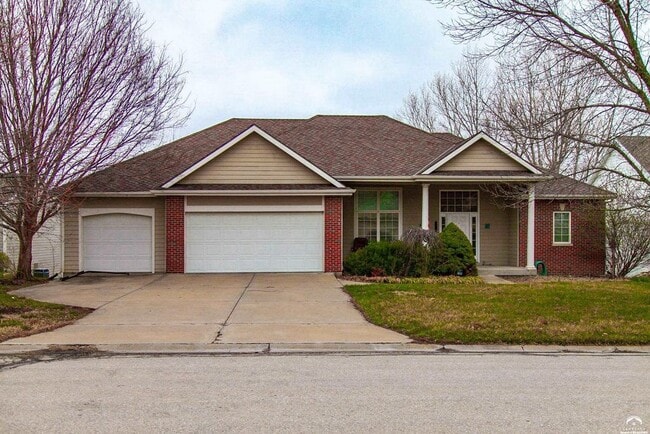 Primary Photo - 5804 Longleaf Dr