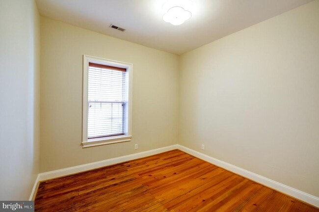 Building Photo - 1543 6th St NW