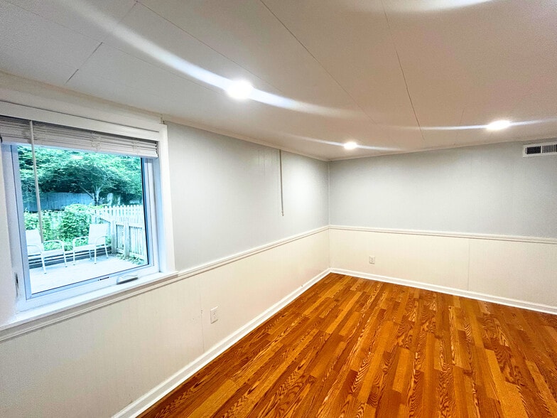 Building Photo - 8070 Esterbrook Dr