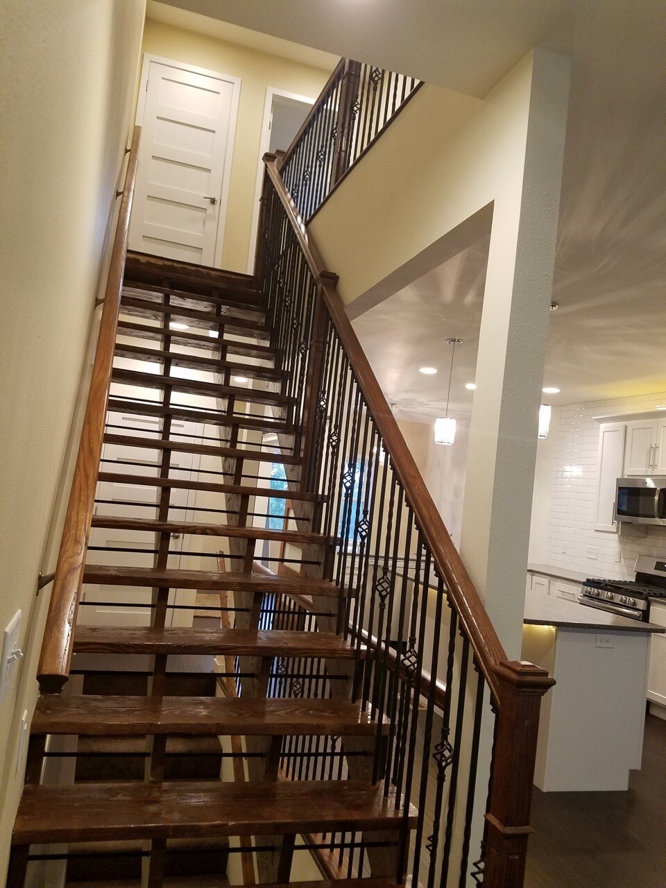 Building Photo - 1408 Sunset Ct