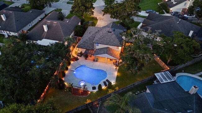 Building Photo - Pool Home