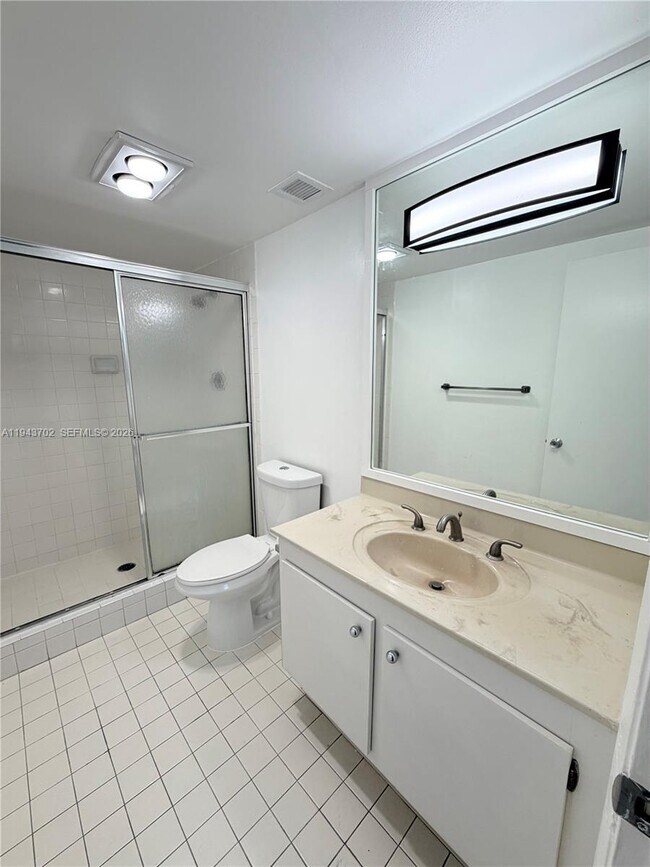 Building Photo - 919 Hillcrest Dr