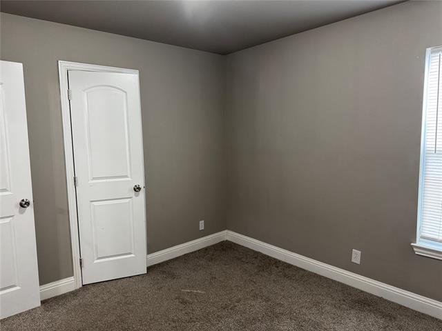 Building Photo - 2016 Deer Path Dr