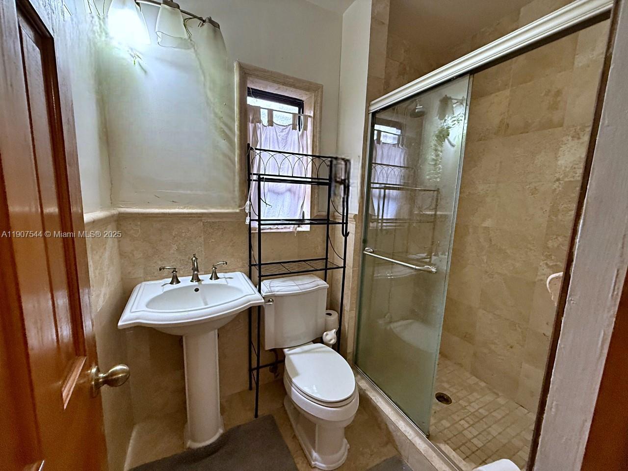 Building Photo - 1915 Country Club Prado