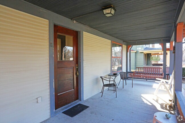 Building Photo - 823 18th St