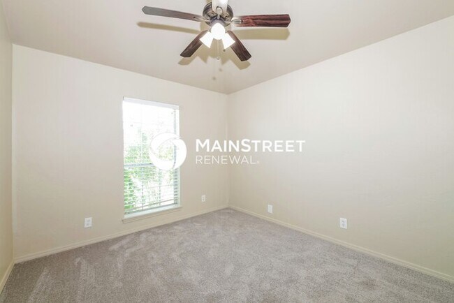 Building Photo - 3 Bedroom Pet-Friendly Home in Edmond, OK with Main Street Renewal