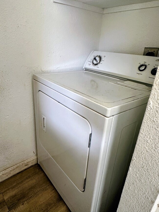 Building Photo - 12400 Brookglade Cir