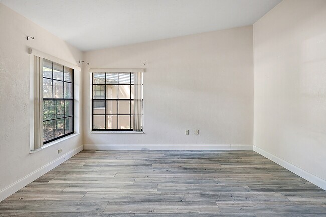 Building Photo - 1319 Shady Terrace