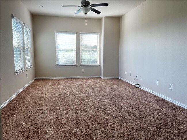 Building Photo - 1308 Camino Ct