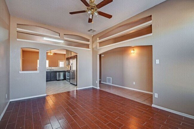 Building Photo - Gorgeous and Spacious Eastside Home for Rent with Refrigerated Air!