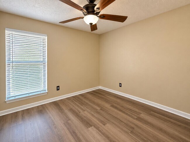 Building Photo - 3022 Blue Pine Ln