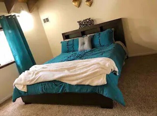 Building Photo - Great Contemporary Lake View Home above Burnt Mill Beach Club