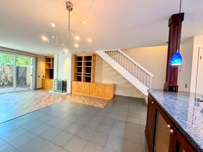 Building Photo - 2224 Woodside Ln