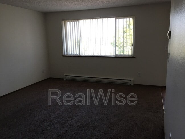 Building Photo - 17838 NE Multnomah Dr