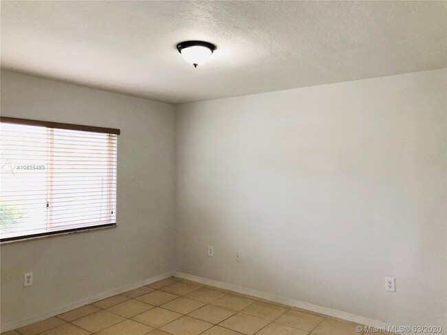 Building Photo - 1260 SE 29th St