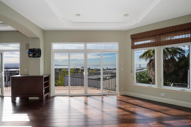 Building Photo - 620 13th St