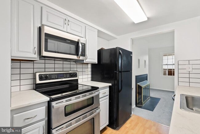 Building Photo - 1851 Sharwood Pl