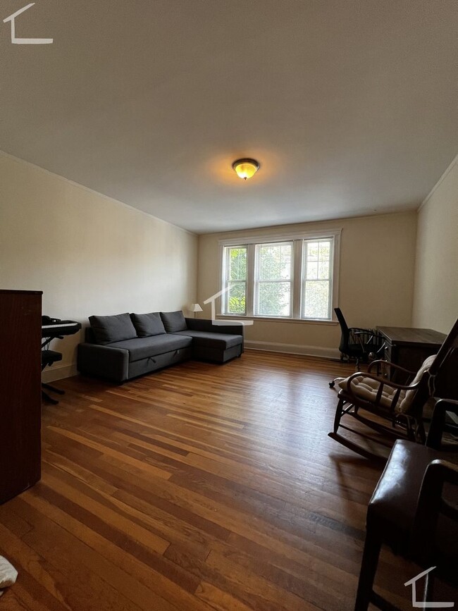 Building Photo - 8/1 No Fee! Sunny 2BR near Packard's Corner!