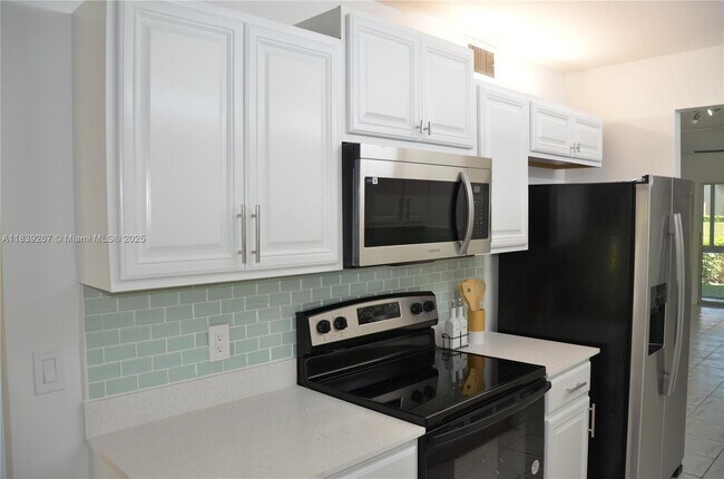 Building Photo - 1351 SW 125th Ave