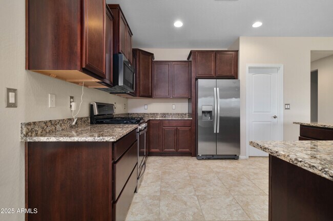 Building Photo - 17555 W Hedgehog Pl