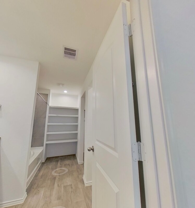 Building Photo - 2434 Moraine Vly Dr