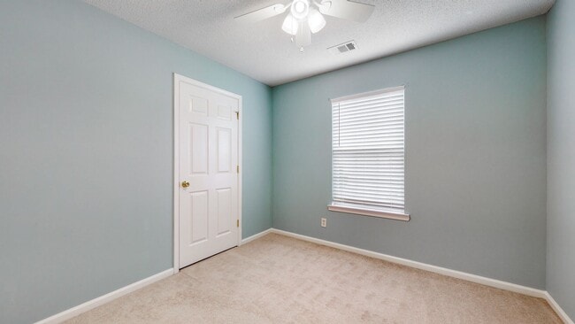 Building Photo - 4 Bedrooms, 2 Bathrooms in the Heart of Richmond Hill - Mulberry Subdivision