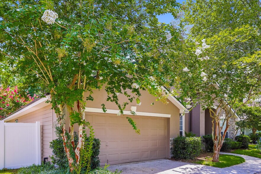 Building Photo - 8895 Canopy Oaks Dr