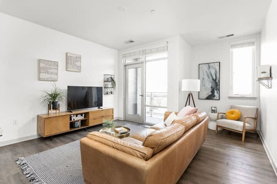 Primary Photo - 747 N College Ave