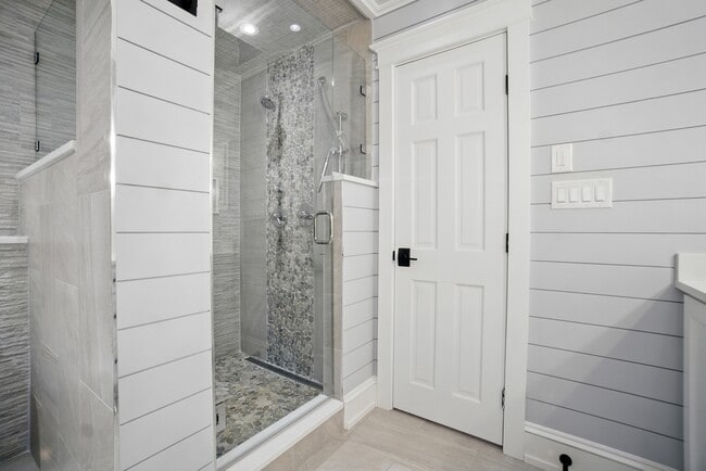 Building Photo - 100 Pinewood Rd