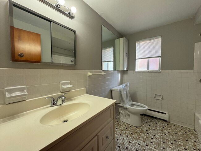 Building Photo - 3935 W Sylvania Ave