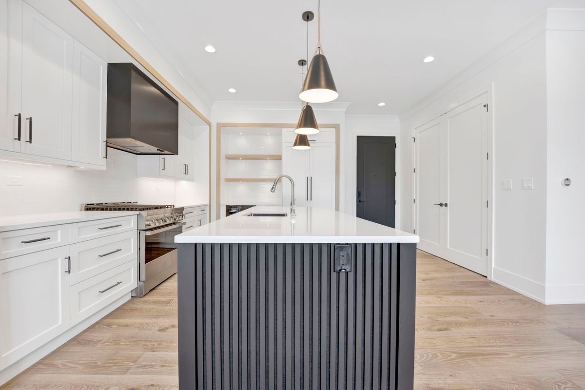 Building Photo - 4920 N Lincoln Ave