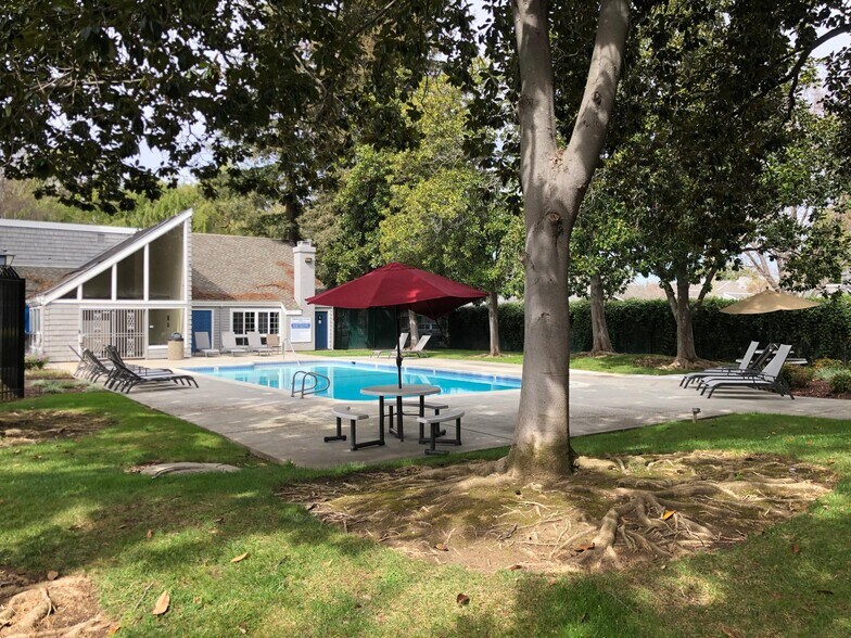 Building Photo - 2400 Lincoln Village Dr