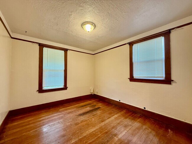 Building Photo - 2512 N 2nd St