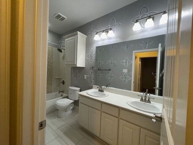 Building Photo - 2403 Cabrillo Ln