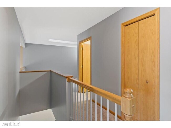 Building Photo - 2 br, 2 bath Townhome - 2056 Willow Cir