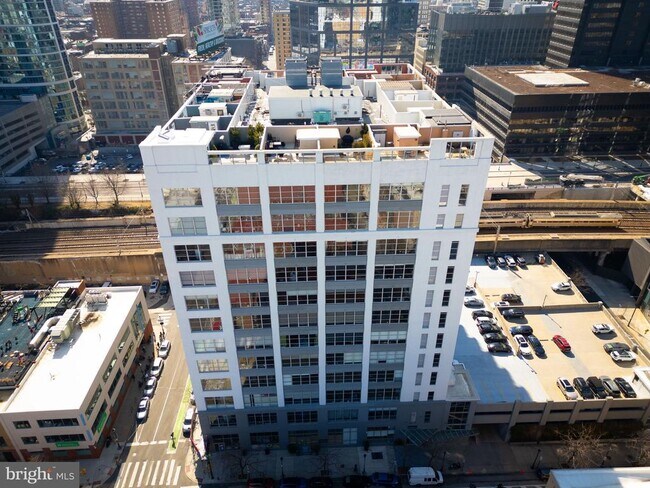 Building Photo - 2200-28 Arch St